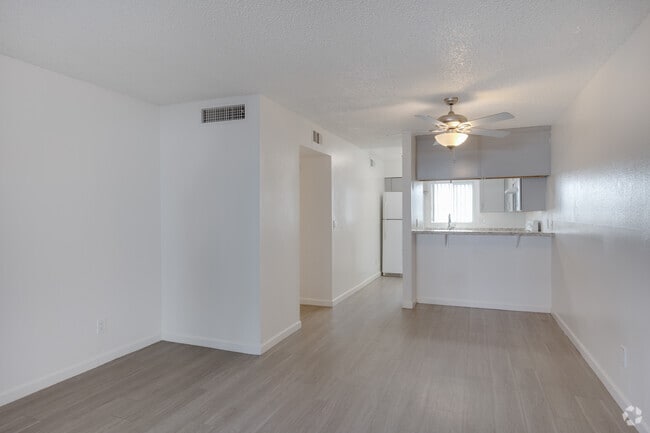 The Pacifica - 1 & 2 bedrooms units - washer/dryer in units, Mesa, AZ 85201 - photo 3