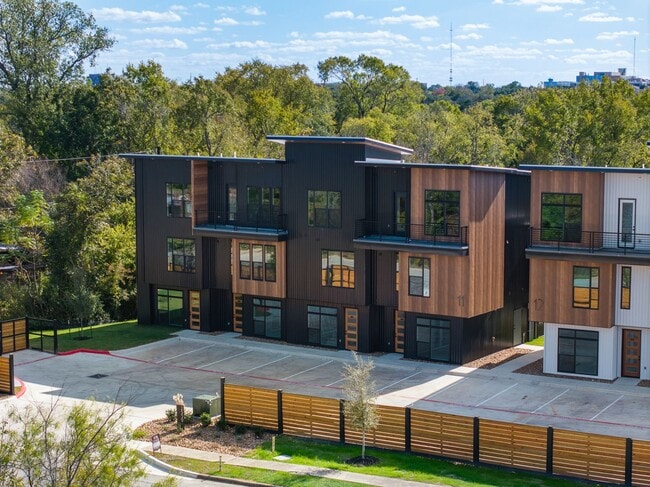 2539 E Villa Maria Rd, Bryan, TX 77802 - photo 2