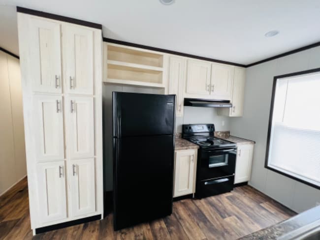 9477 Lansdowne Rd, Baton Rouge, LA 70818 - photo 2