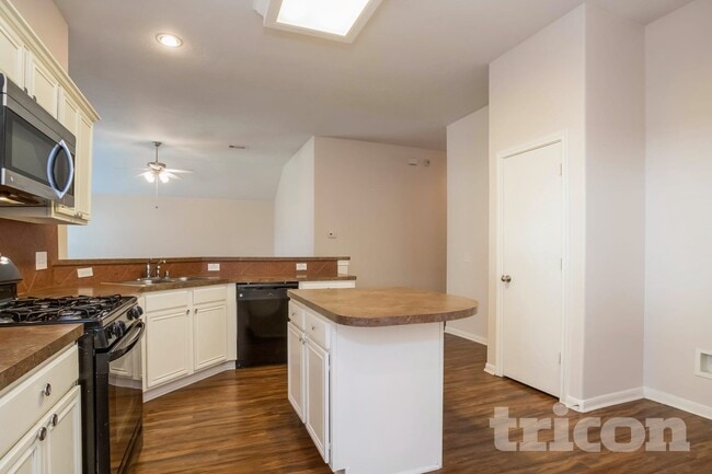 810 Forest Hillside Ln, Houston, TX 77067 - photo 5