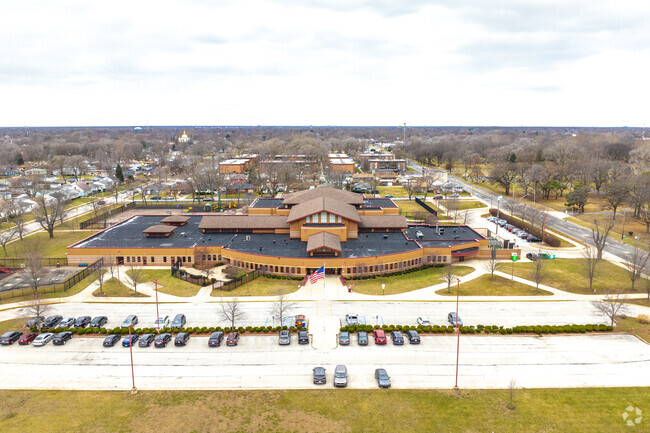 Thomas J Jefferson Elementary School has parking for staff and guests.