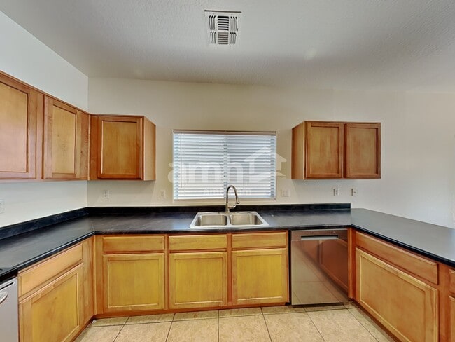 10121 W Luxton Ln, Tolleson, AZ 85353 - photo 4