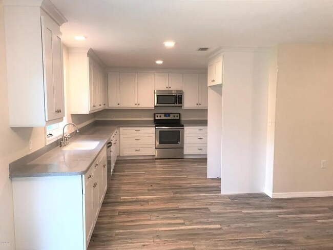 680 N Court St, Bronson, FL 32621 - photo 5