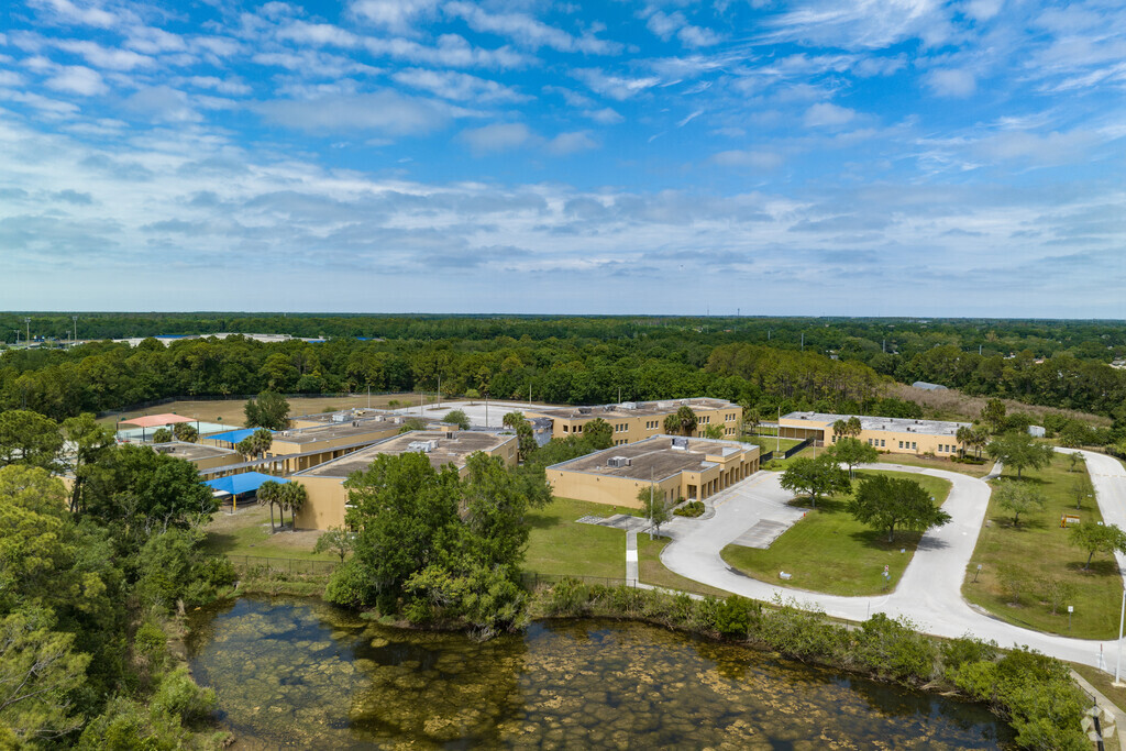 The beautiful campus of Davis Elementary in Town 'n' Country, FL.
