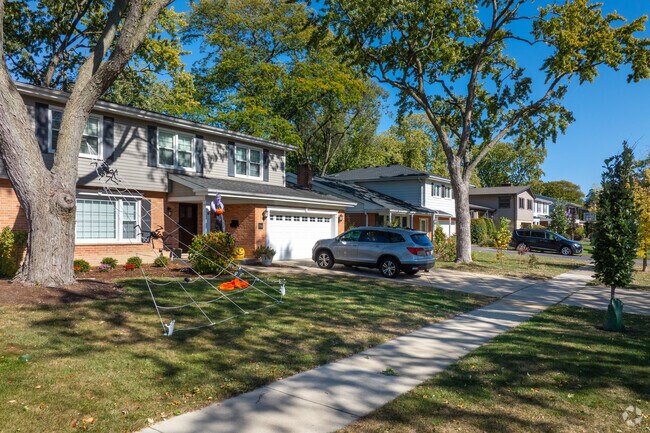 Colonial revivals with spacious lawns are well represented in Fairview.