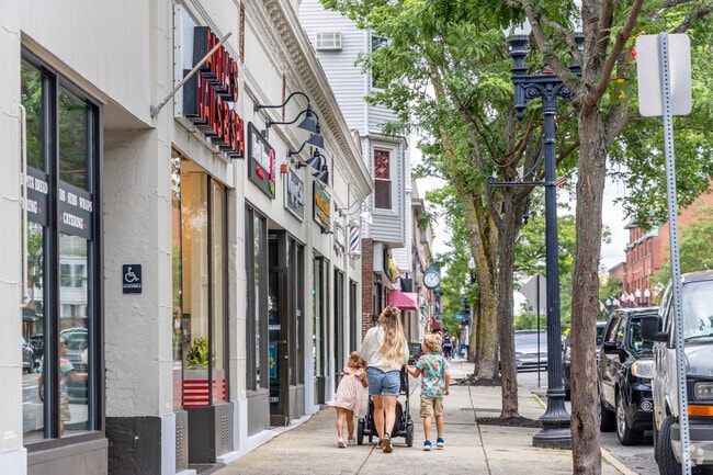 Wyoming neighborhood residents have a wide range of local shops and restaurants to choose from in the nearby downtown Melrose area.