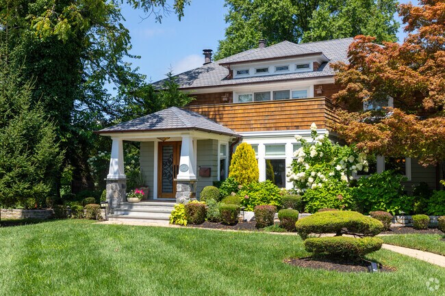 Well maintained homes with manicured lawns are common in West Long Branch.