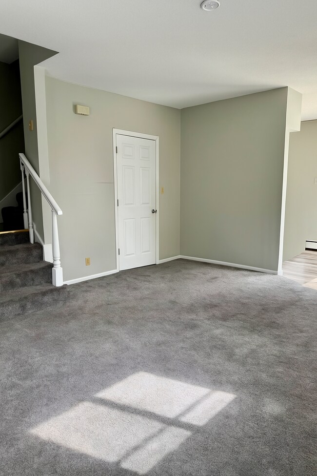 1921 E 33rd St, Des Moines, IA 50317