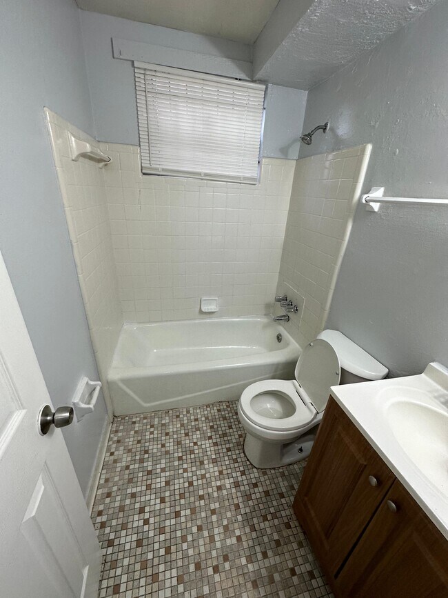 1625 W 26th St unit 4, Jacksonville, FL 32209 - photo 2