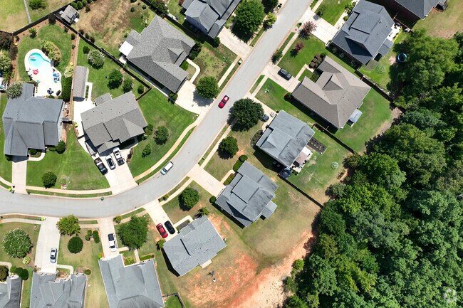 Well-planned neighborhoods in Ballentine ensure residents experience the amenities of the area.