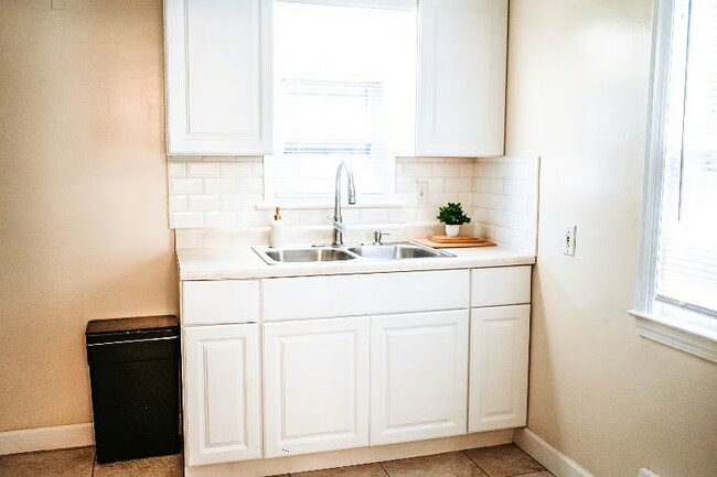 1469 Sherbrook Rd, Cleveland, OH 44121 - photo 7