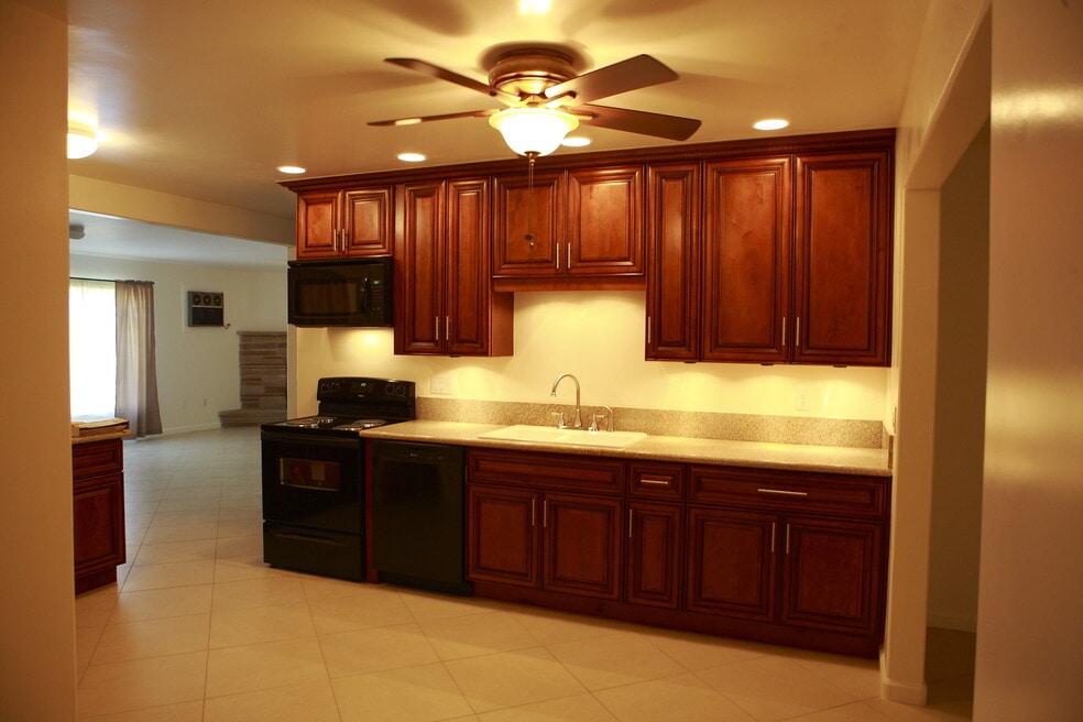 2005 S College Ave, Tempe, AZ 85282 - photo 1