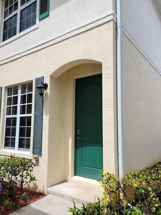 702 SW 1st Ln, Pompano Beach, FL 33060