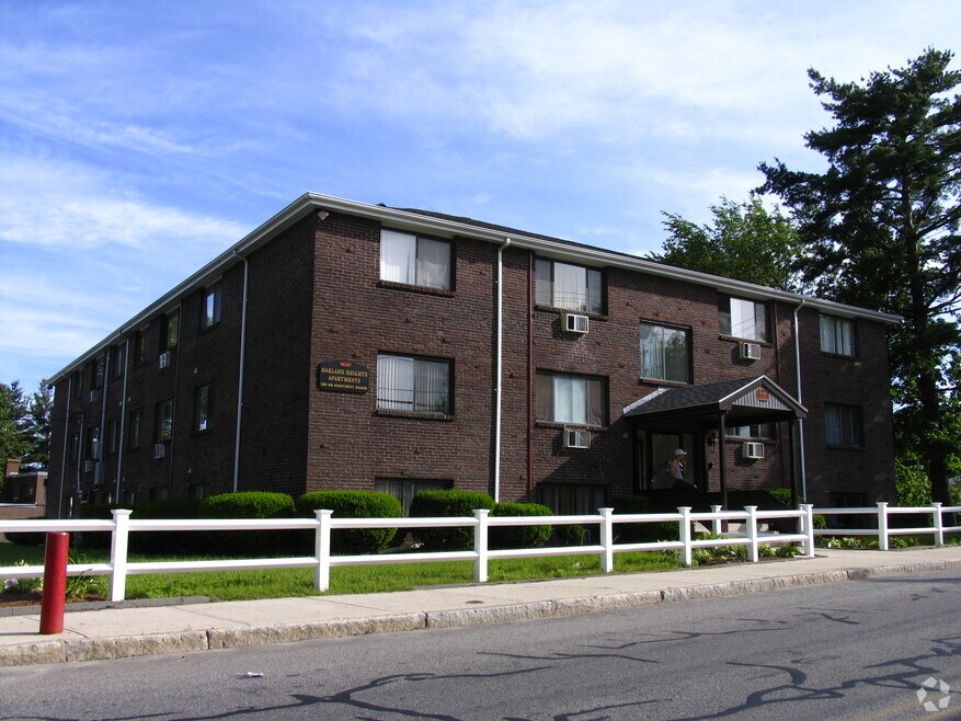 Oakland Heights Apartments, Methuen, MA 01844 - photo 1