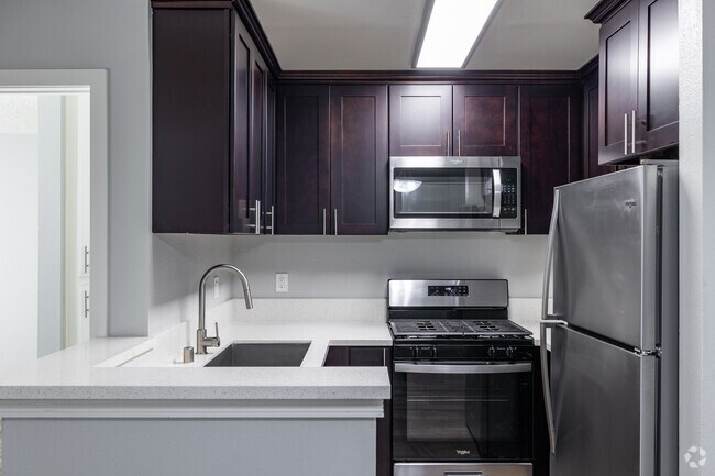 Saticoy Gardens, Van Nuys, CA 91405 - photo 4