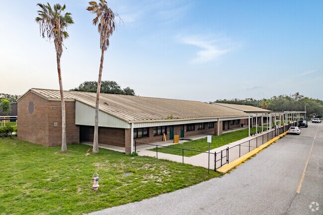 Treadway Elementary School is a public school with 731 students in grades PK, K-5 in Leesburg.