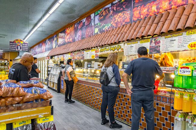 Kaelin's Market near Granite hills offers International foods with ready to serve options.