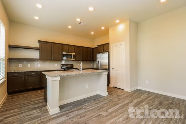 9835 Willow Creek Commerce Dr, Tomball, TX 77375 - photo 3