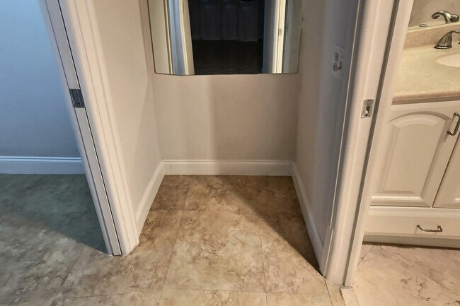 3080 N Course Dr unit Gorgeous 2 bed 2 bat, Pompano Beach, FL 33069 - photo 4