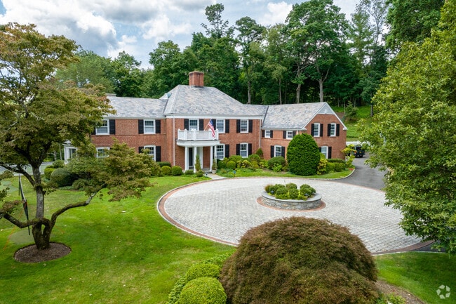Large brick national homes with sprawling gardens are commonly seen throughout Rye Brook.