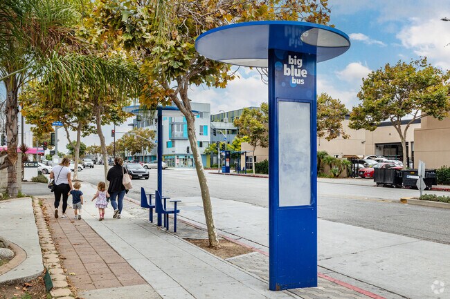 Pico's public transportation includes Blue Bus, a popular local bus lines.