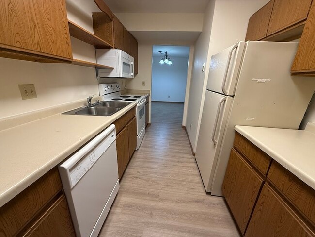 1908 Fox Run unit 1908, Mount Horeb, WI 53572 - photo 7