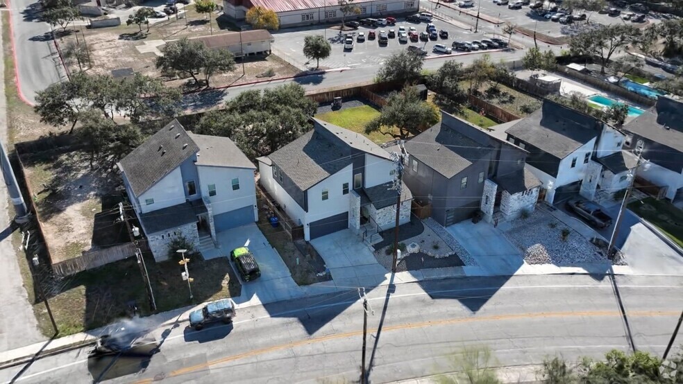 2122 Village Pkwy, San Antonio, TX 78251 - photo 2