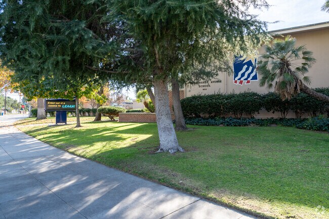The student population of Stonehurst Avenue Elementary is 309.