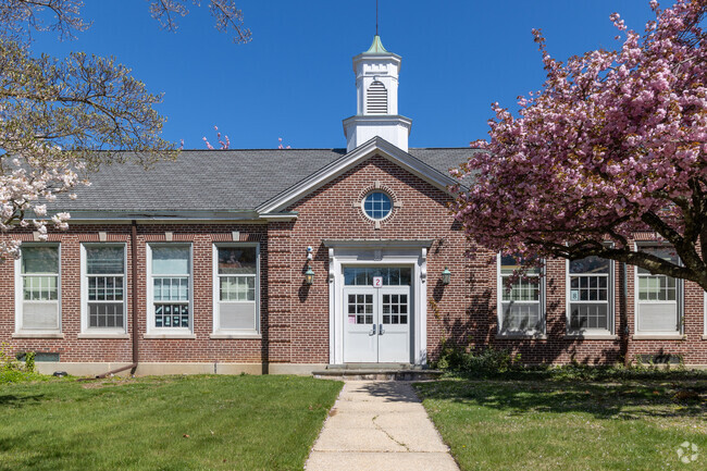 Middletown Village Elementary School serves the students of New Monmouth.