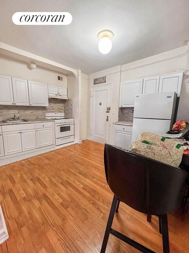 64-85-85 Saunders St, Queens, NY 11374 - photo 4