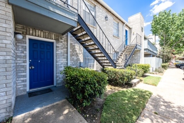 9797 Leawood Blvd unit 1401, Houston, TX 77099 - photo 2