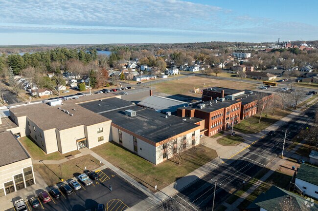 Mosinee Middle School has 685 students.