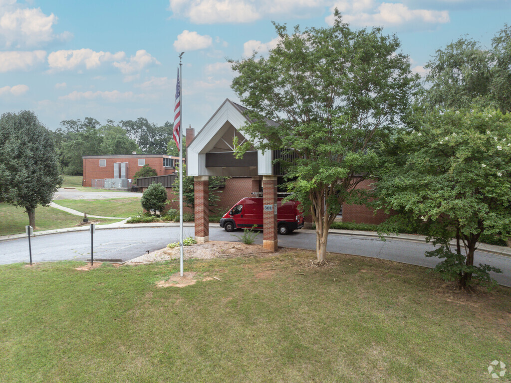 The entrance to Discovery High School.