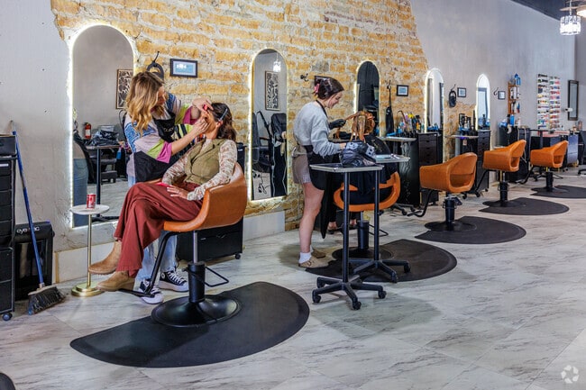 Élan & Co offers salon services in Russell’s downtown district.