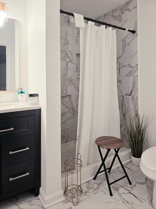 94 Hampton Roads Ave unit 2, Hampton, VA 23661 - photo 7