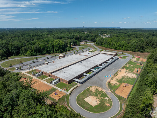 Brandywine Elementary School has a 6/10 from GreatSchools Rating.