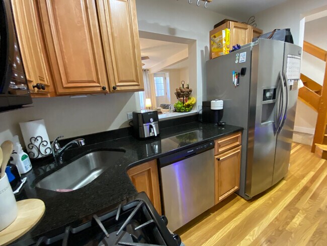 470 E 3rd St, Boston, MA 02127 - photo 4