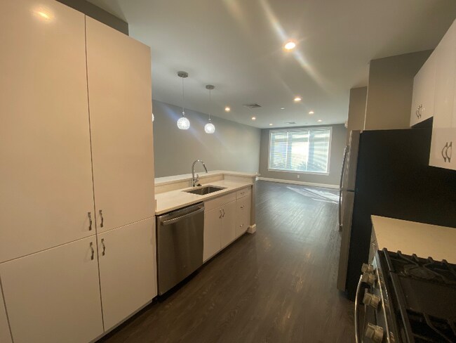 4945 Washington St unit 307, Boston, MA 02132 - photo 5