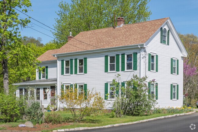 Antique homes in Allenton are often seen in the colonial style with adaptations for modernity.