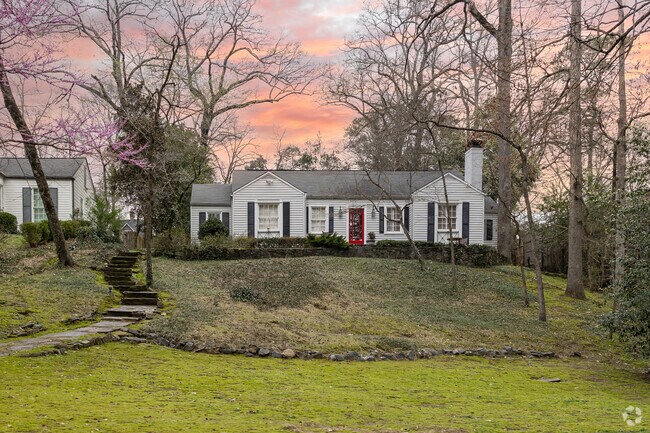 Homes in Collier Hills sit on top of small hills.