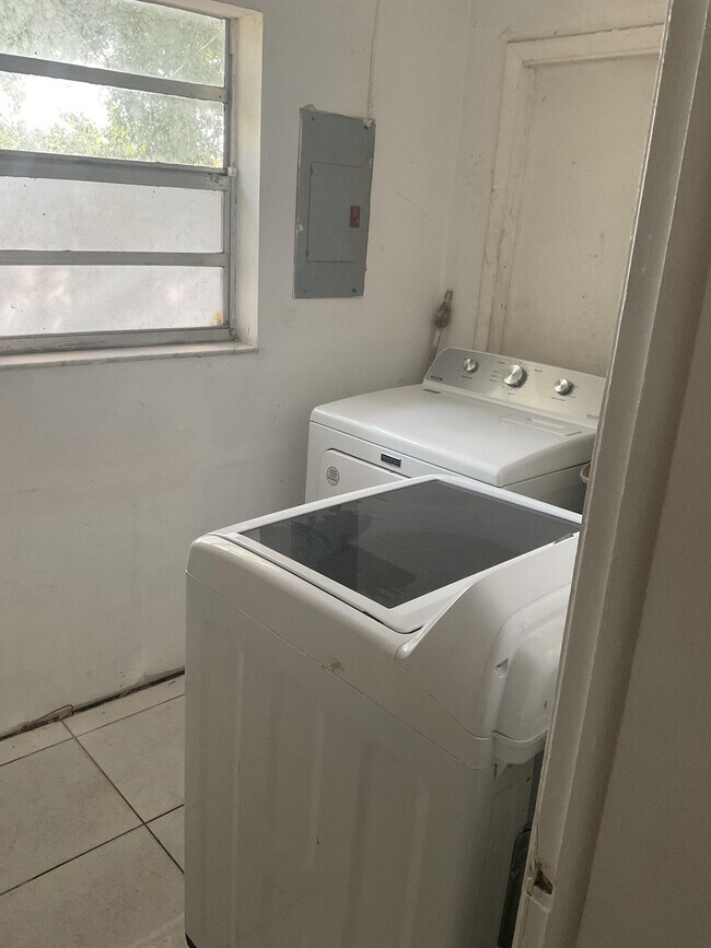 2900 NW 10th Ct, Fort Lauderdale, FL 33311 - photo 6