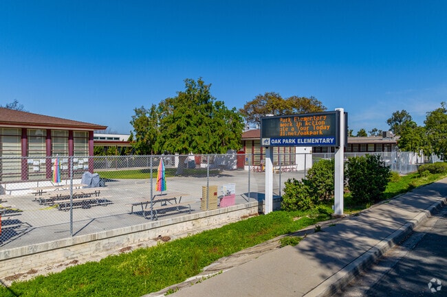 Oak Park Elementary Sign displaying upcoming events.