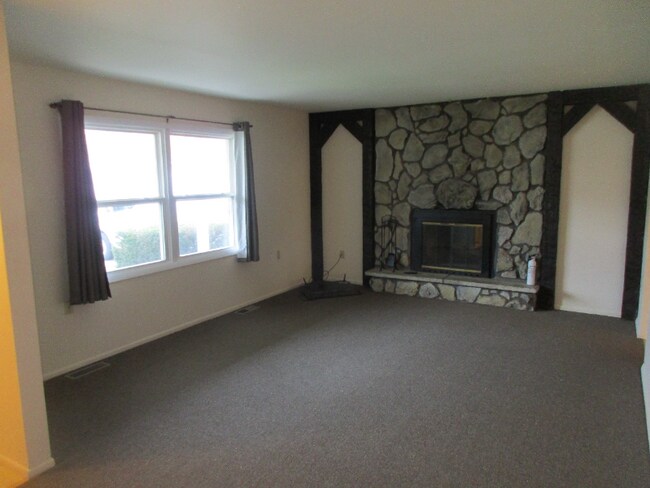 733 Acadia Rd, Valparaiso, IN 46385 - photo 5