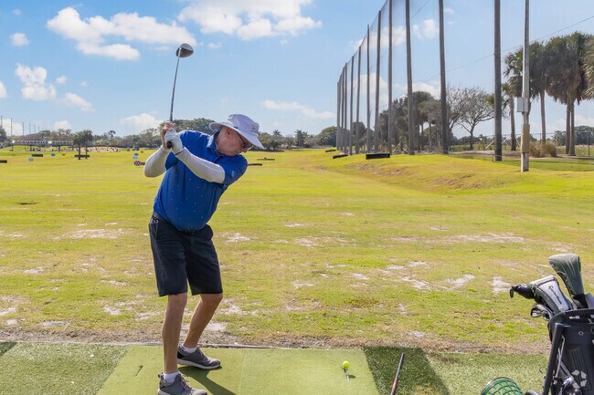 North palm Beach residents enjoy the North Palm Beach golf club which also offers tennis courts.