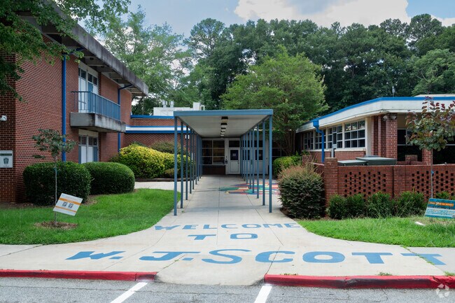 Main entrance to Scott Elementary School in Westview, Atlanta GA has writing in the front.