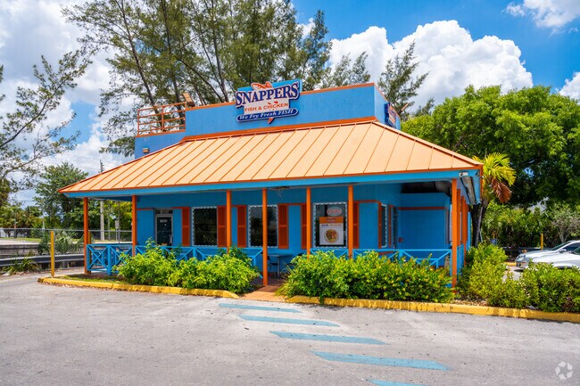 Exterior of Snappers, frying fresh fish daily.