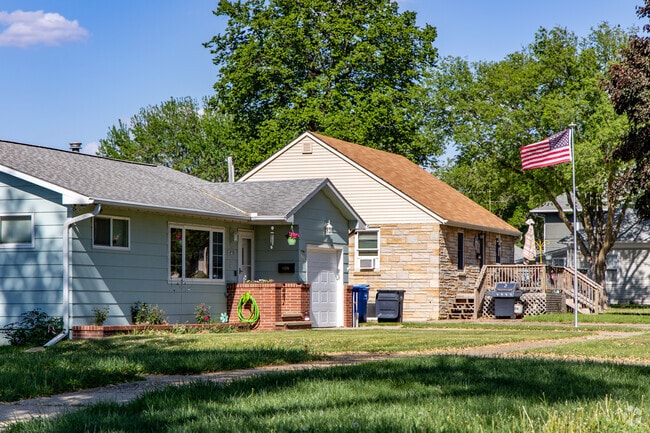 Tree-lined streets create a peaceful atmosphere in Le Mars.