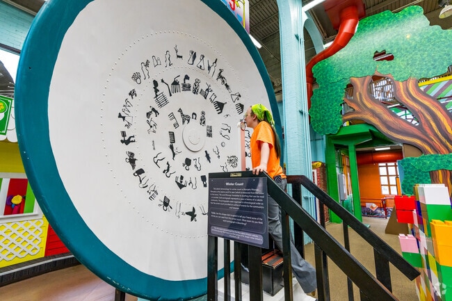 The South Dakota Discovery Center in Pierre is a children's museum with 60 interactive science exhibits.