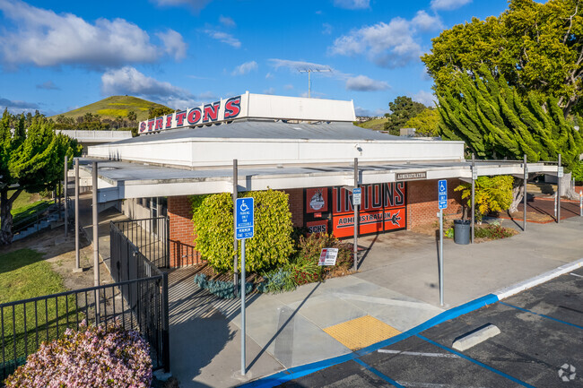 San Clemente High School Offers a Rigorous Academic Program for its 9-12 Grade Students.