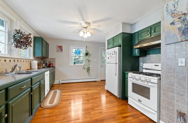 101 W Plain St, Wayland, MA 01778 - photo 6